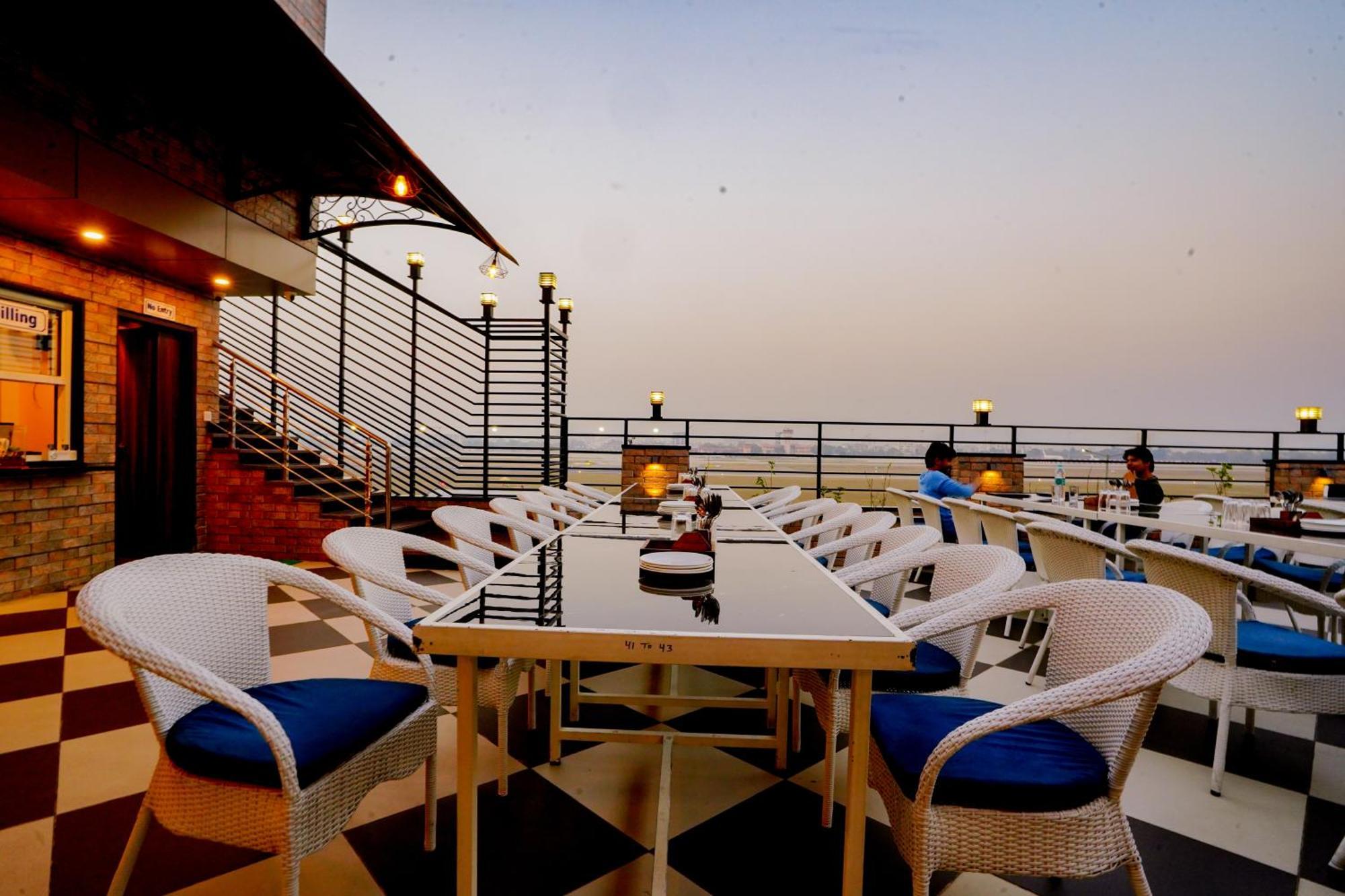 Hotel Cheelgadi Jaipur Ngoại thất bức ảnh