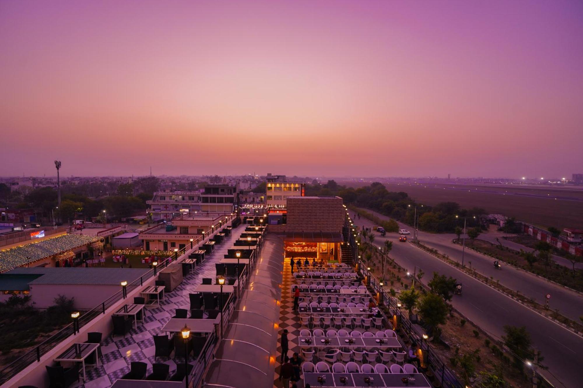 Hotel Cheelgadi Jaipur Ngoại thất bức ảnh