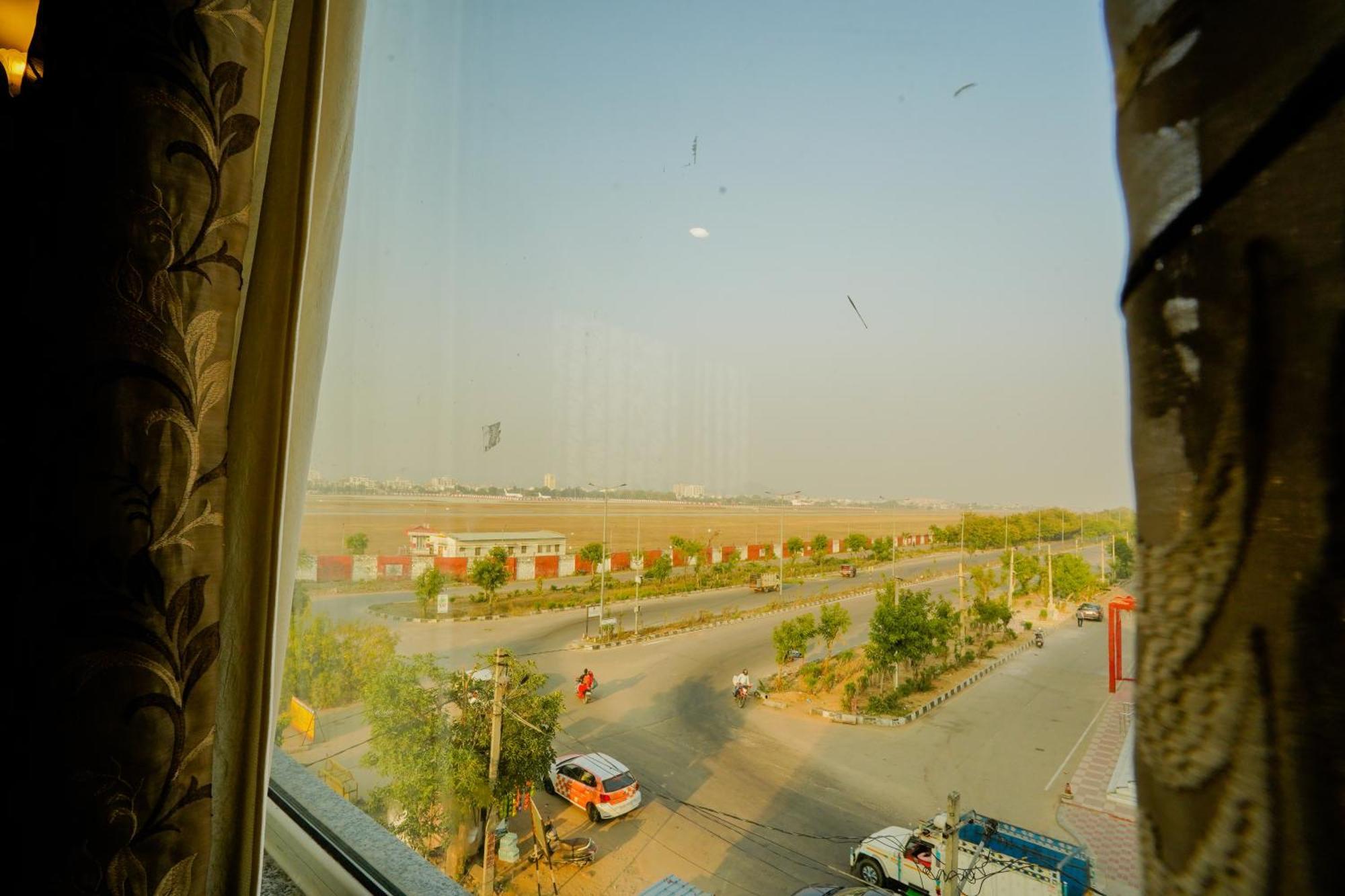 Hotel Cheelgadi Jaipur Ngoại thất bức ảnh