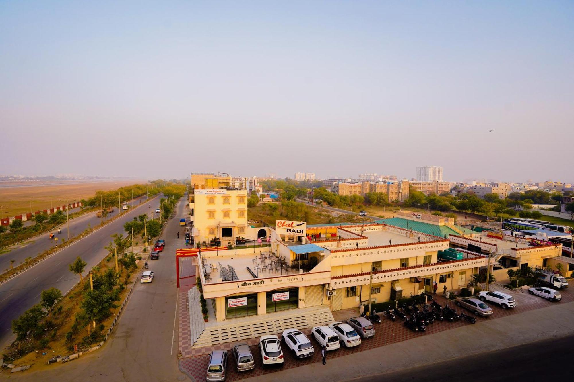Hotel Cheelgadi Jaipur Ngoại thất bức ảnh