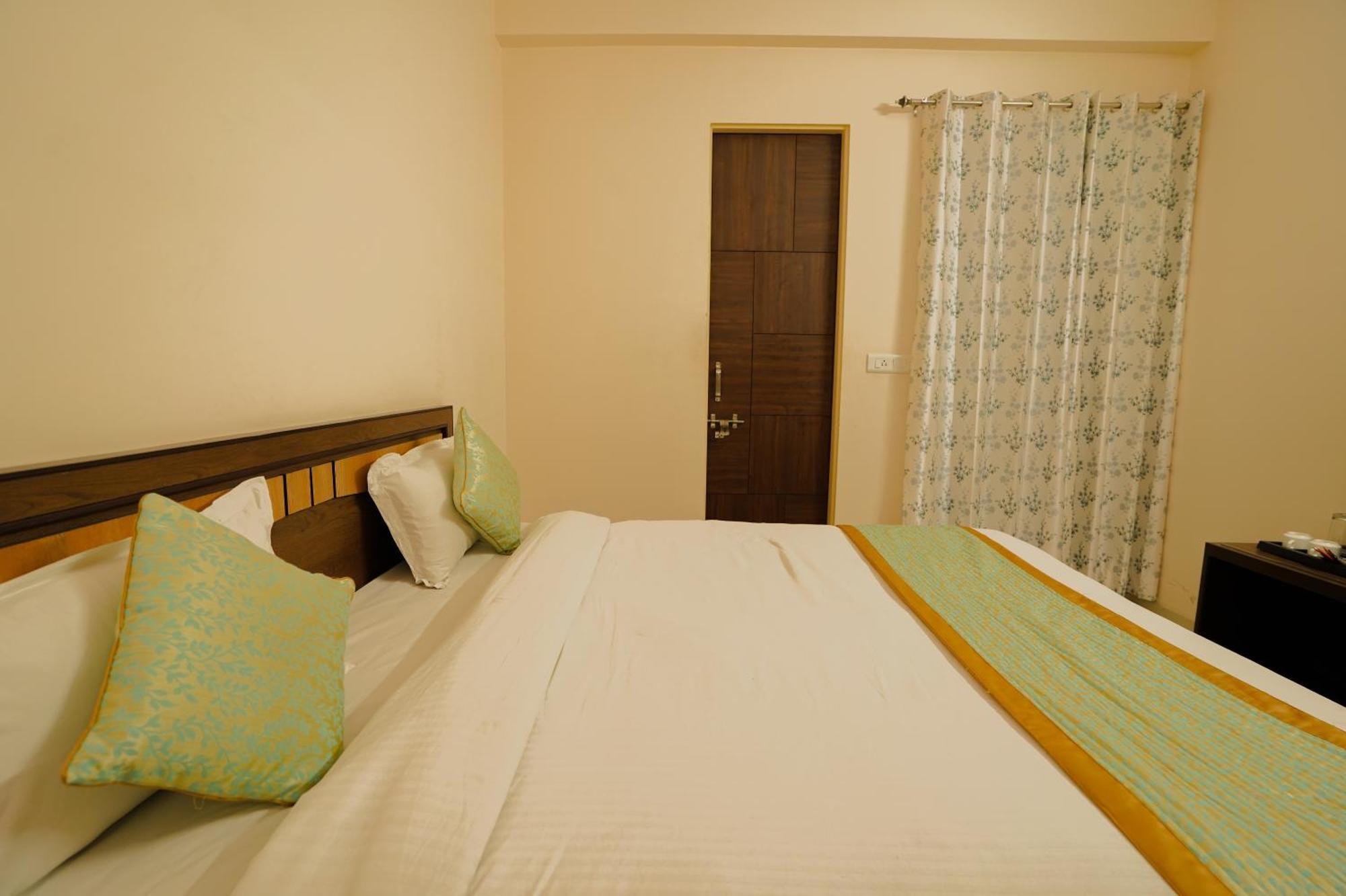 Hotel Cheelgadi Jaipur Ngoại thất bức ảnh